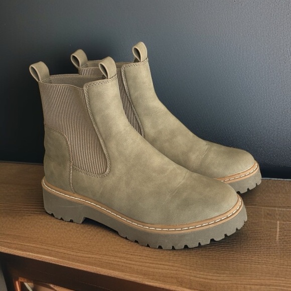 DV by Dolce Vita LEIGHA Chelsea Ankle Boots Women’s 8 | New No Tags Fall Winter - Picture 1 of 5